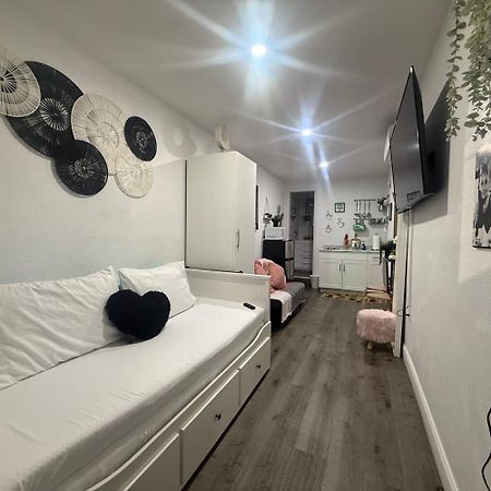 Tiny Place W Private Hot Jacuzzi 7 Min To Miami International Airport Exteriör bild