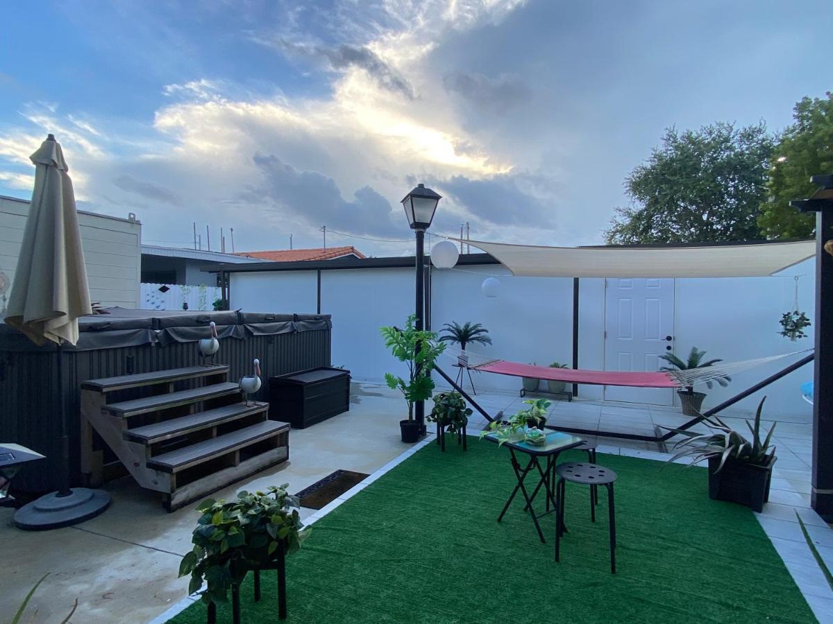Tiny Place W Private Hot Jacuzzi 7 Min To Miami International Airport Exteriör bild