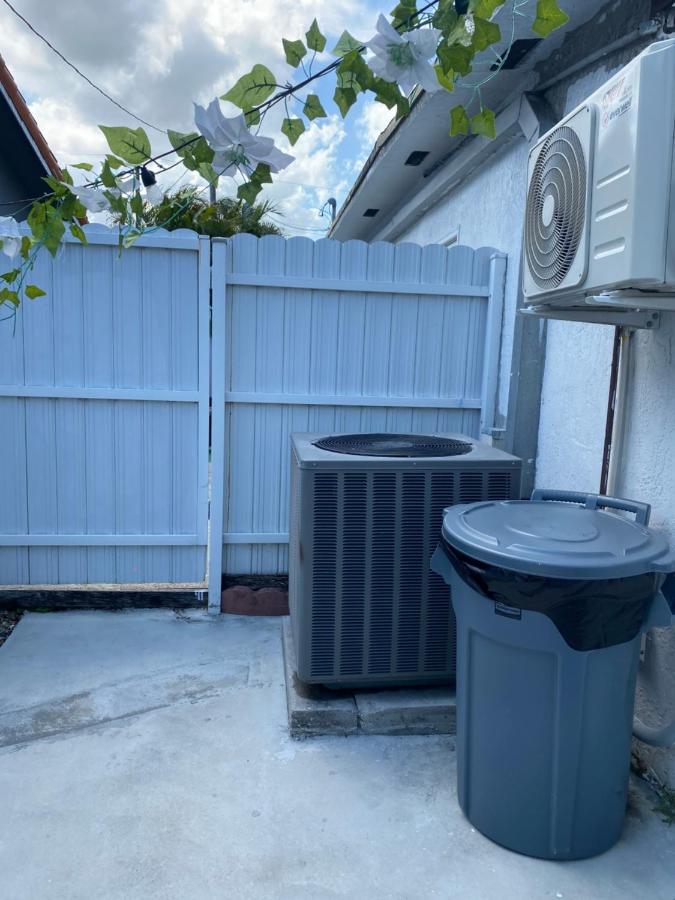 Tiny Place W Private Hot Jacuzzi 7 Min To Miami International Airport Exteriör bild