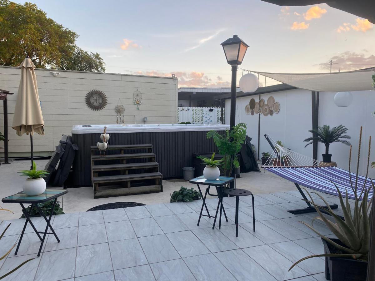 Tiny Place W Private Hot Jacuzzi 7 Min To Miami International Airport Exteriör bild