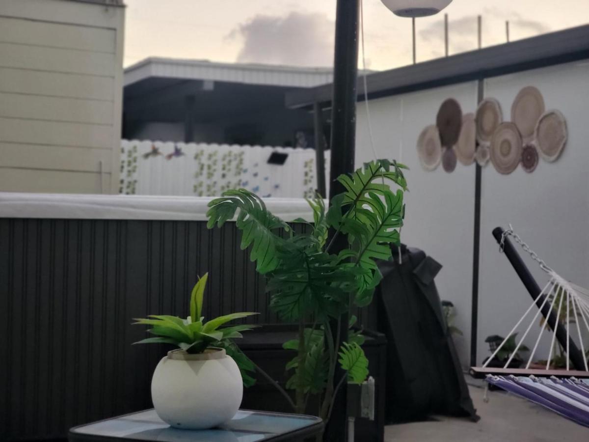 Tiny Place W Private Hot Jacuzzi 7 Min To Miami International Airport Exteriör bild