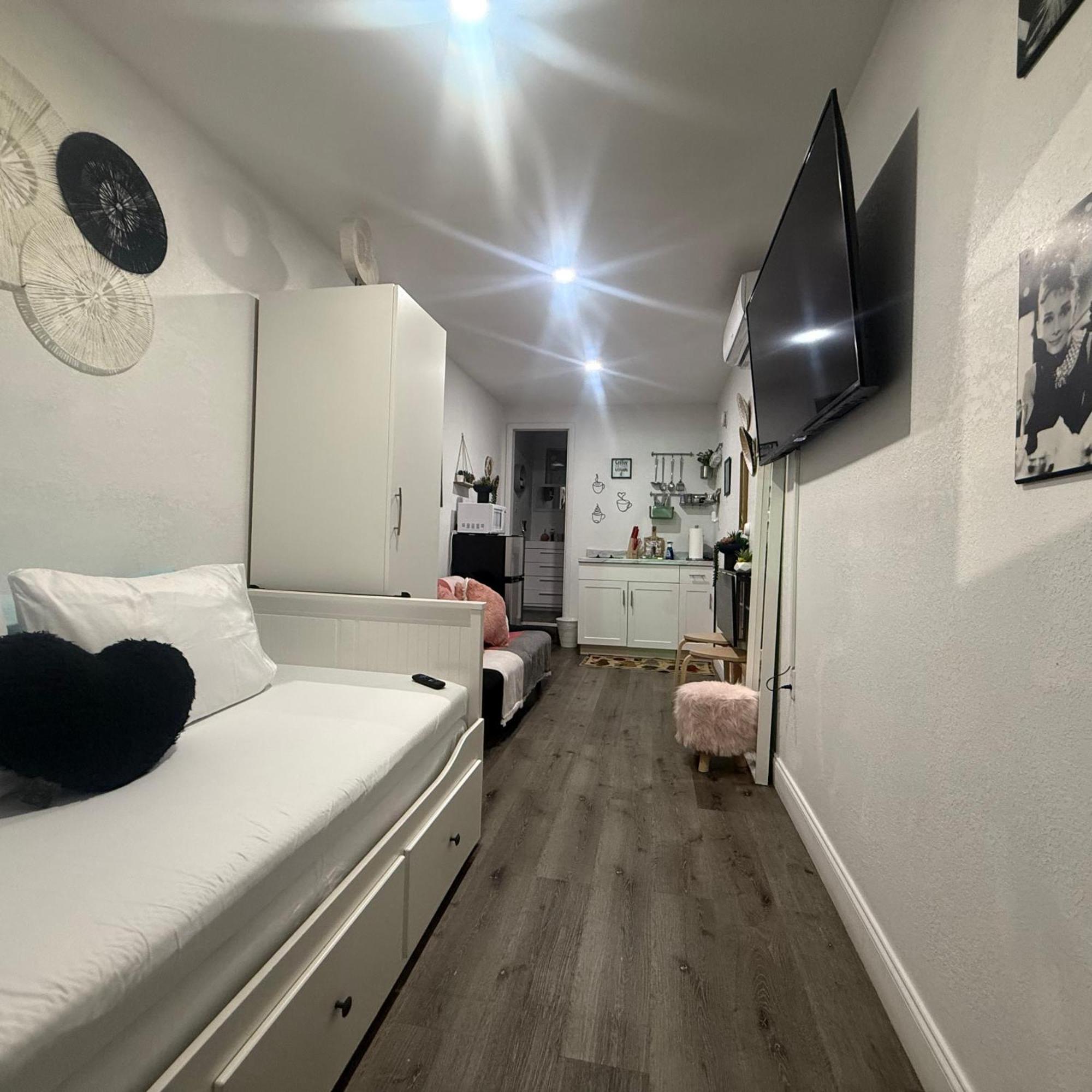 Tiny Place W Private Hot Jacuzzi 7 Min To Miami International Airport Exteriör bild