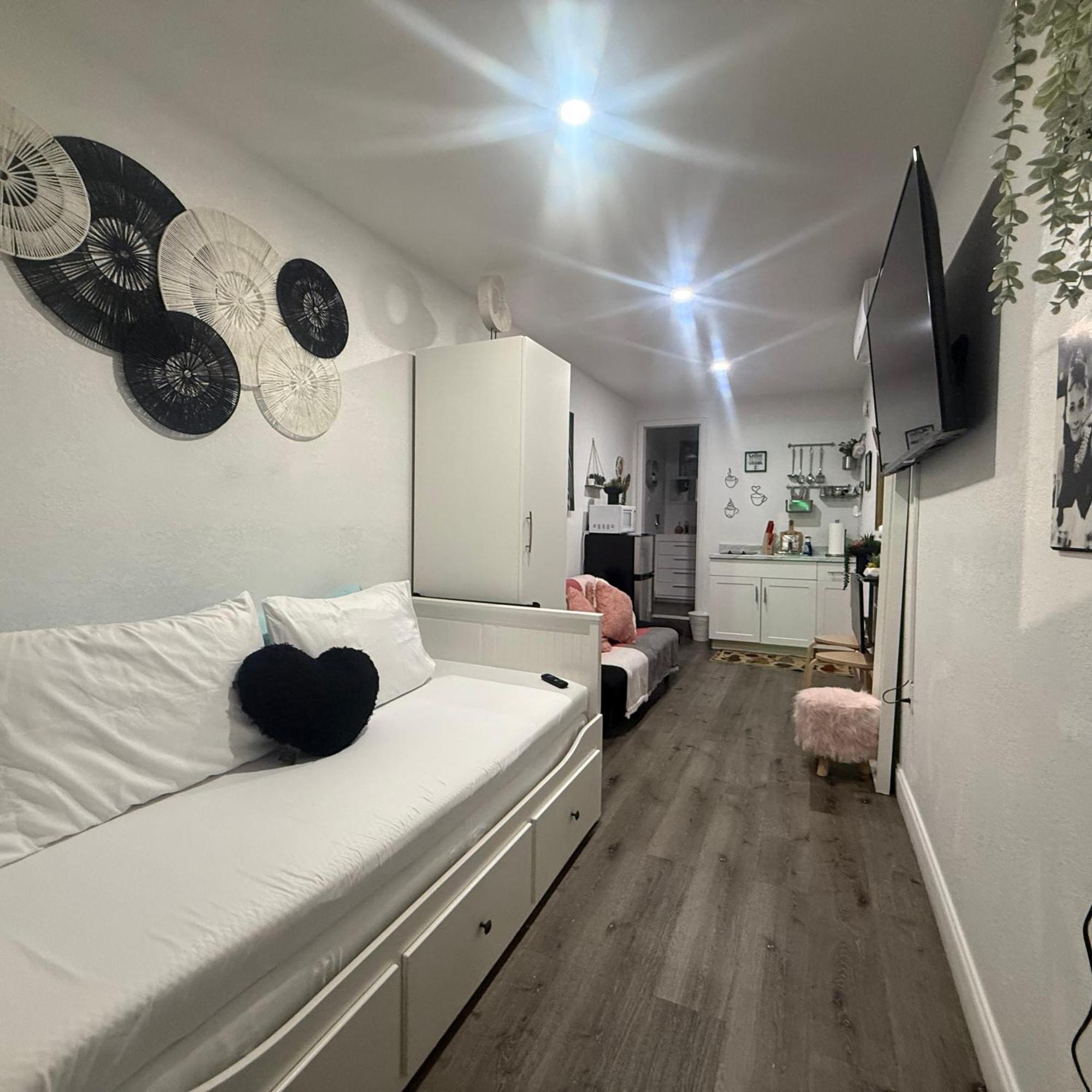Tiny Place W Private Hot Jacuzzi 7 Min To Miami International Airport Exteriör bild